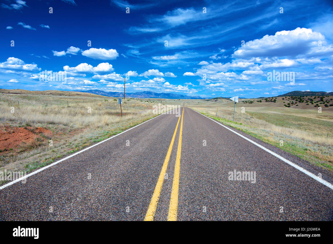 Autostrada 78, Nuovo Messico, alte praterie alpine e le nuvole. (Grandi dimensioni formato disponibile) Foto Stock
