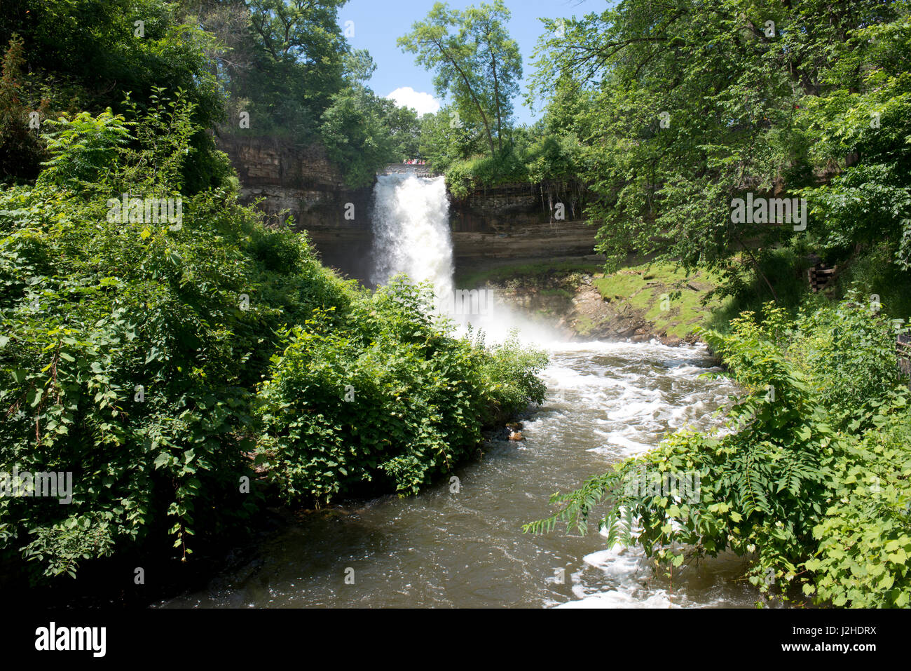 Minnesota, Minneapolis, Minnehaha Falls Park. Il cade durante il diluvio di Minnehaha creek (formato di grandi dimensioni disponibili) Foto Stock