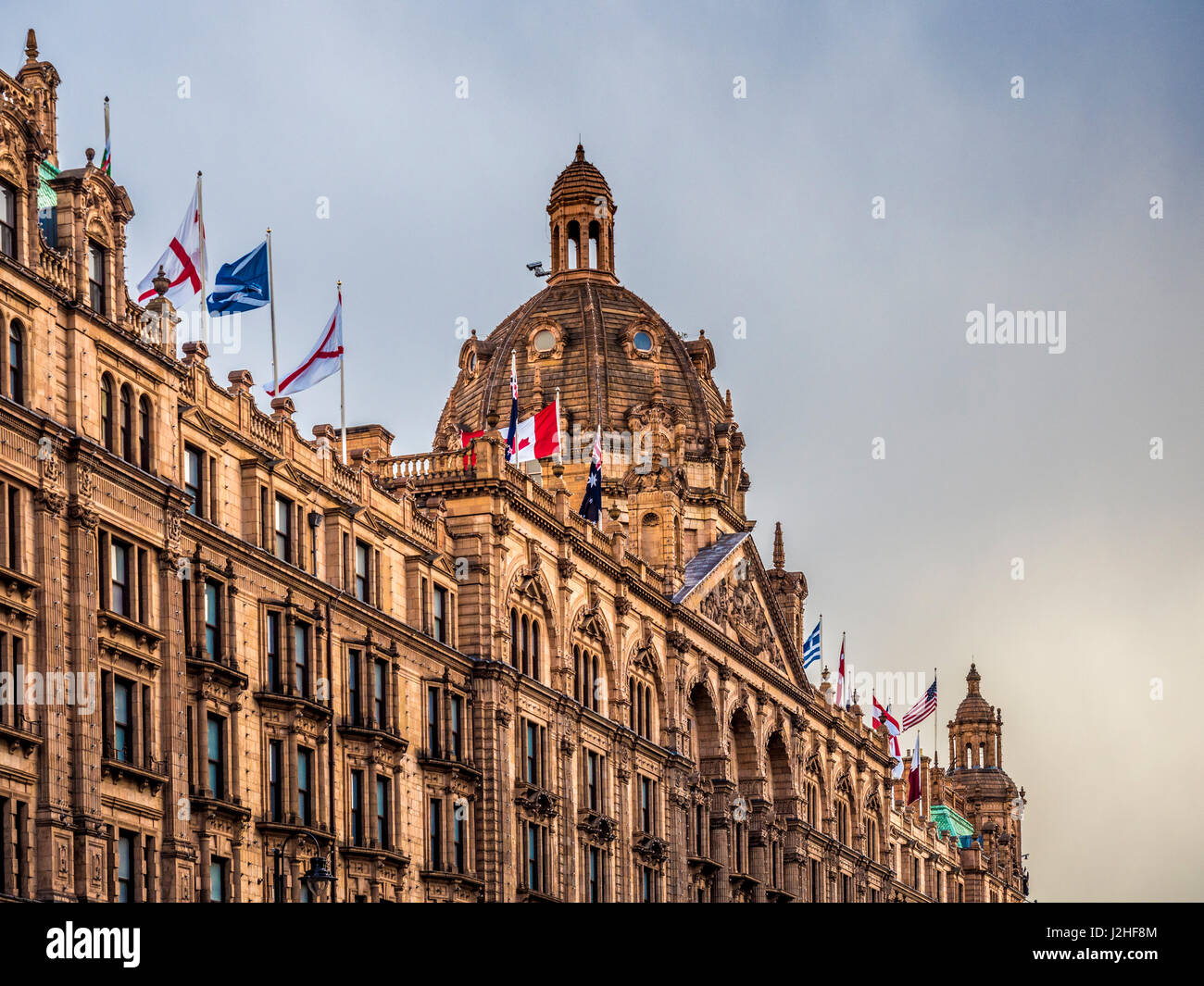 Esterno di Harrods beni di lusso department store, Knightsbridge di Londra, Regno Unito. Foto Stock