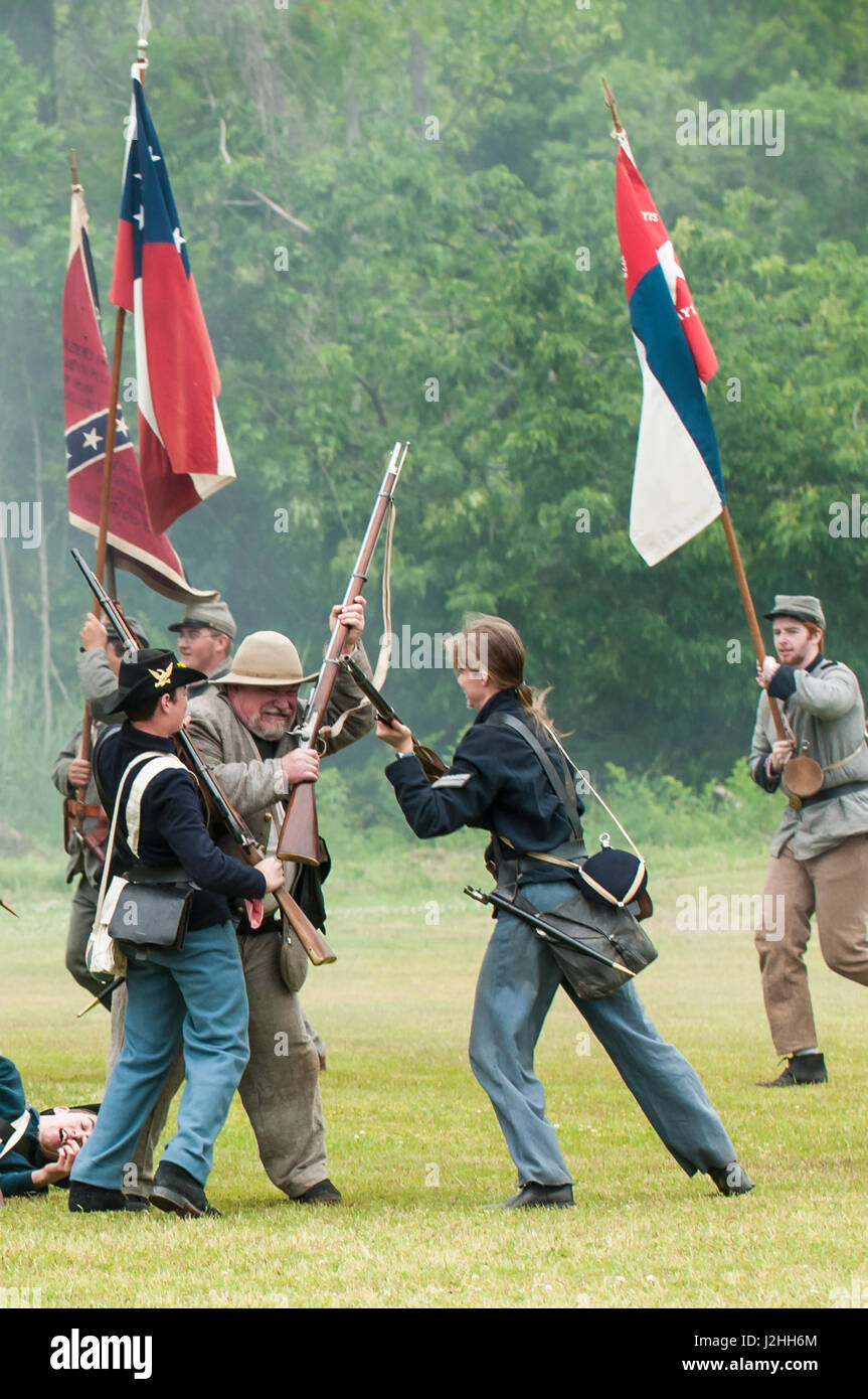 Thunder su di Roanoke Guerra civile rievocazione storica in Plymouth, North Carolina, Stati Uniti d'America. Foto Stock