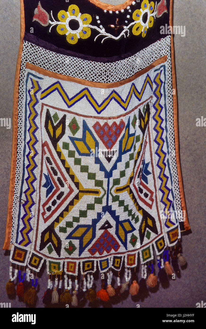 In perline complessamente Potawatomi sacchetto dei nastri con disegni  floreali e decorato sul fondo con fiocco di Fringe, Oklahoma Foto stock -  Alamy