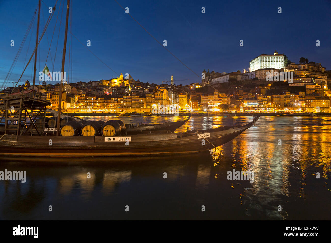 Rabelo barche, il vino di Porto barche di notte, rio Douro, Porto, Portogallo, Europa Foto Stock