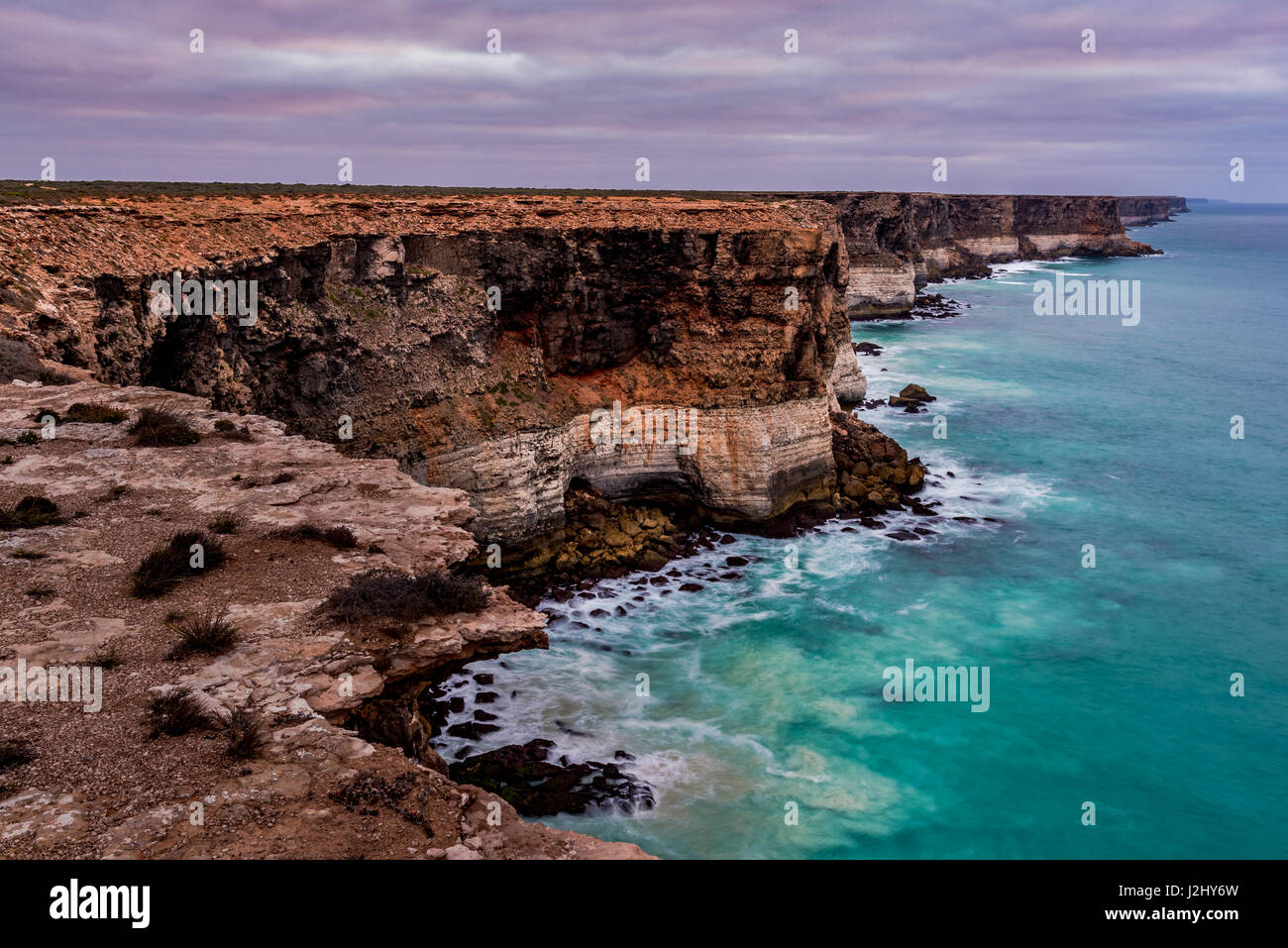 90m di altezza e 100km lunga Bunda Cliffs in Siuth Australia Foto Stock