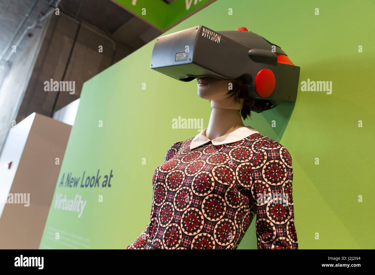 Seattle, Washington: dVisor realtà virtuale auricolare dalla divisione sul display del computer vivente: Museo + Labs. Noto anche come LCM+L, Crans-Montana Foto Stock