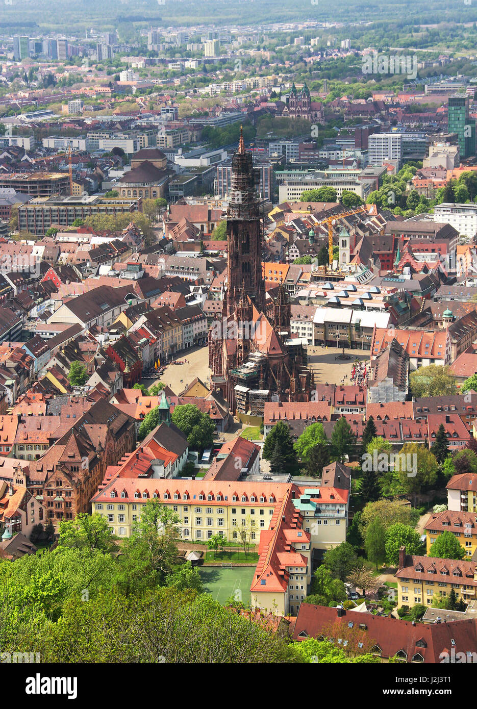 Munster e la vecchia città di Freiburg im Breisgau, Baden-Württemberg, Germania Foto Stock