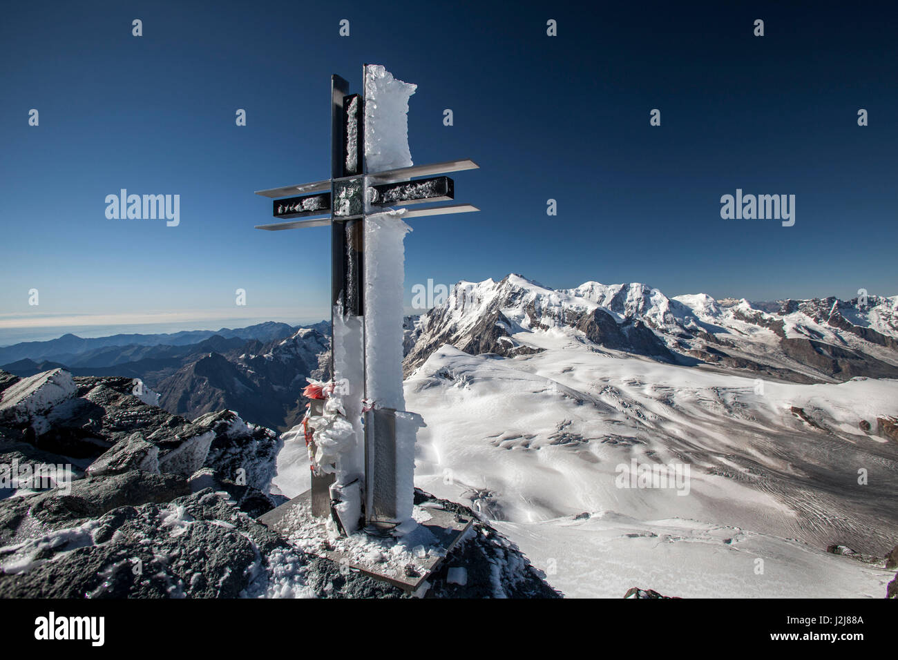Iced vertice di croce, Strahlhorn, Svizzera, Saas Fee, Britanniahütte (capanna alpina), la gamma della montagna, ghiaccio, neve, freddamente Foto Stock