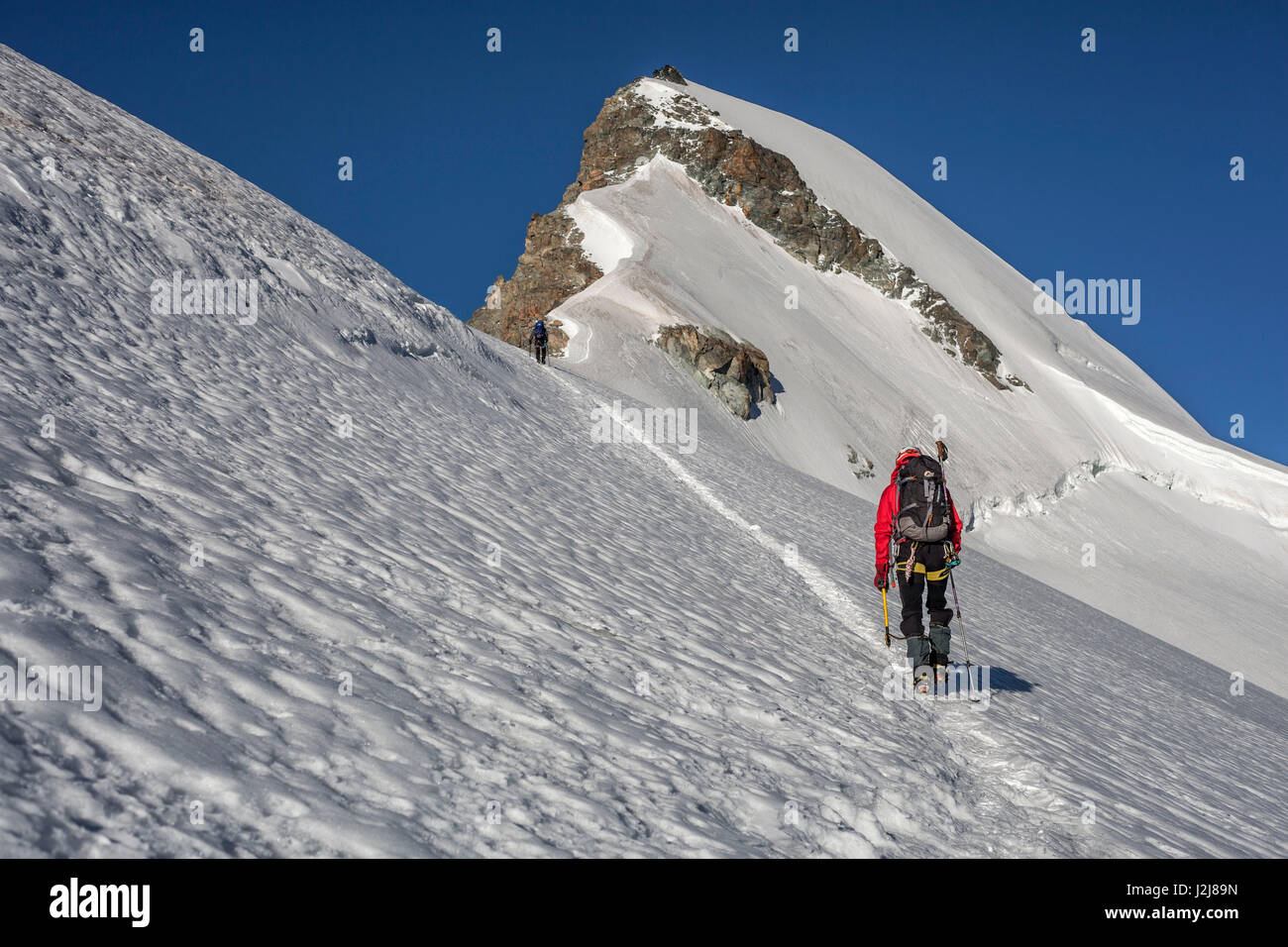 1 persona, trekking, scalata, approccio, scenario, Summit, ghiacciaio, energia, equilibrato, destinazione successo solo in Foto Stock
