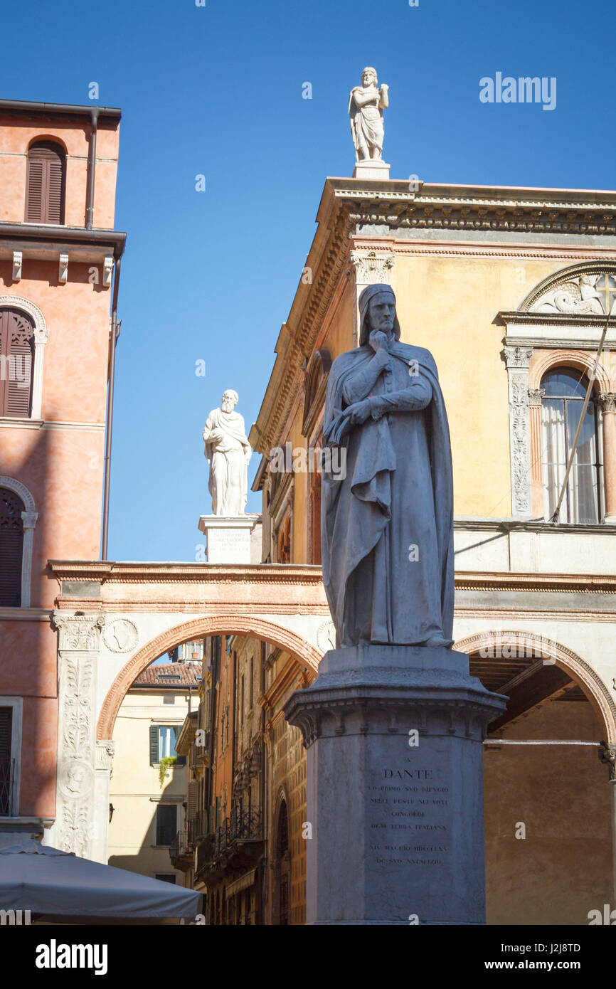 Tre statue - Vista dettagliata, arte e cultura a Verona Foto Stock