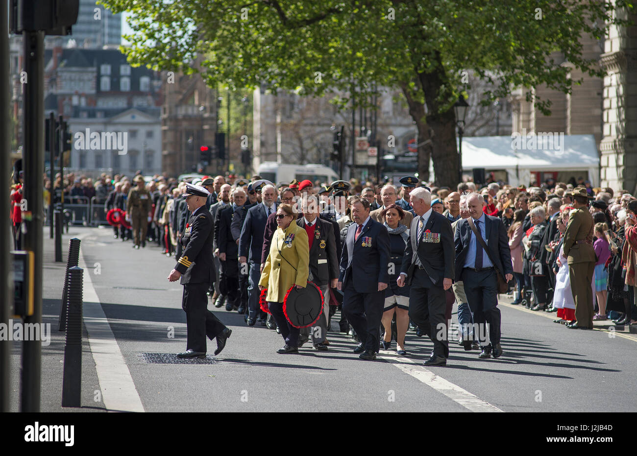 Xxv Aprile 2017. ANZAC Day cerimonia presso il cenotafio di Londra frequentato da Alti Commissari e capi di difesa personale per Australia e Nuova Zelanda. Foto Stock