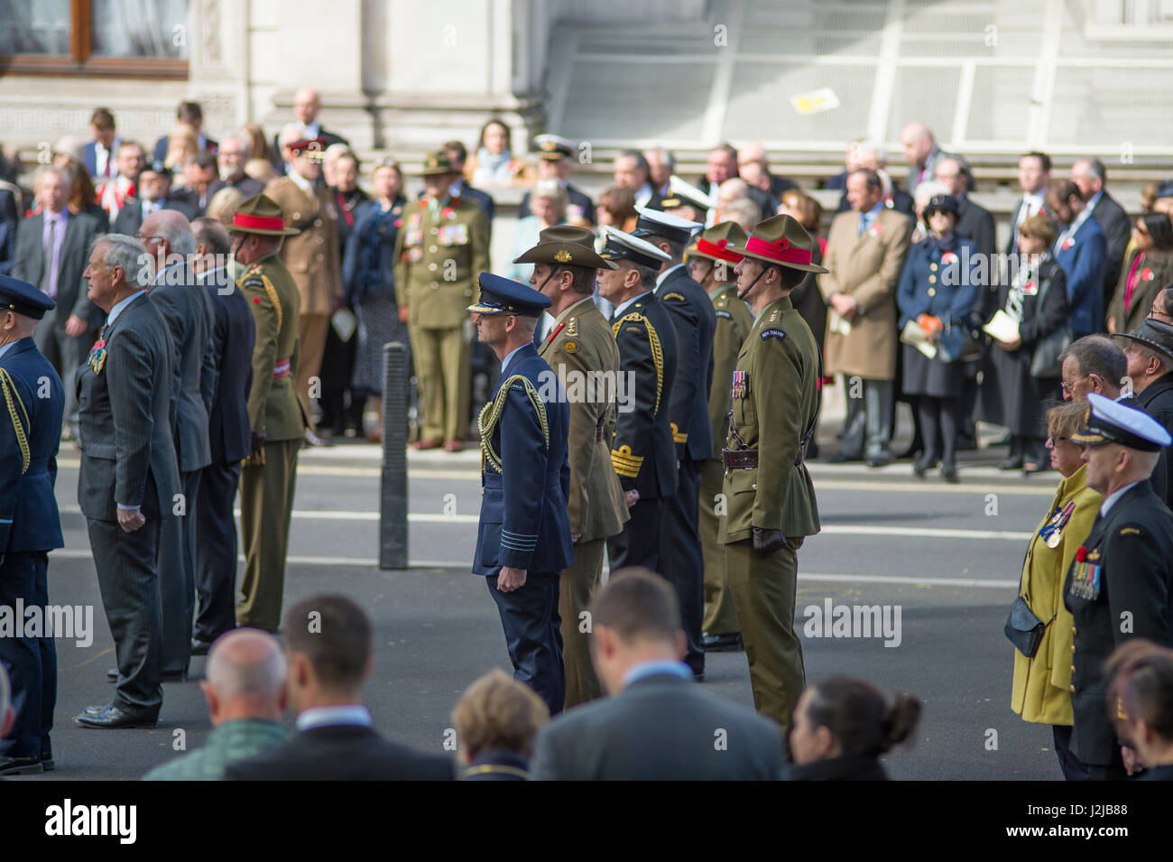 Xxv Aprile 2017. ANZAC Day cerimonia presso il cenotafio di Londra frequentato da Alti Commissari e capi di difesa personale per Australia e Nuova Zelanda. Foto Stock