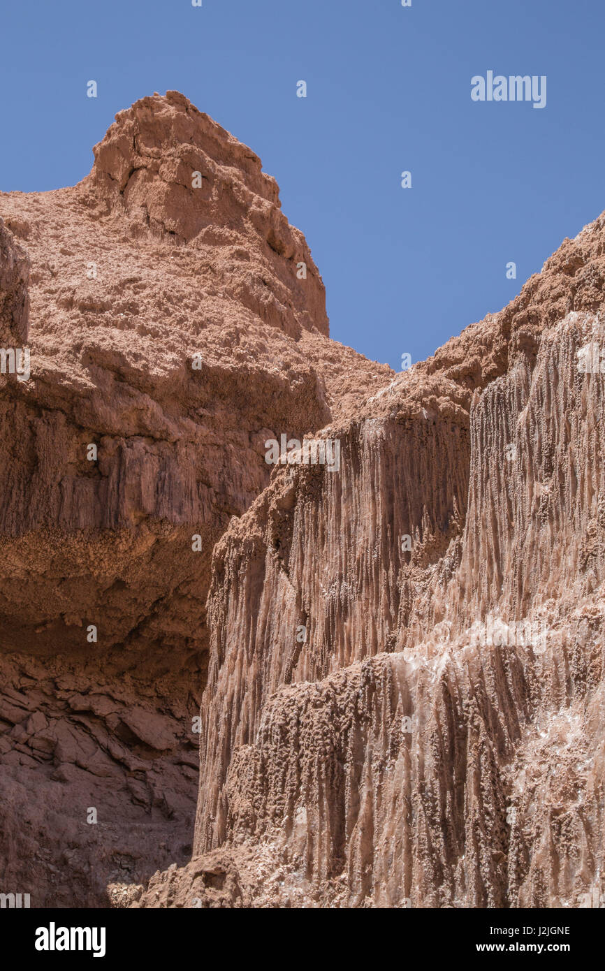 Formazioni di sale in Valle de la Luna Valle) a los Flamencos Riserva Nazionale, vicino a San Pedro de Atacama nel deserto di Atacama Foto Stock