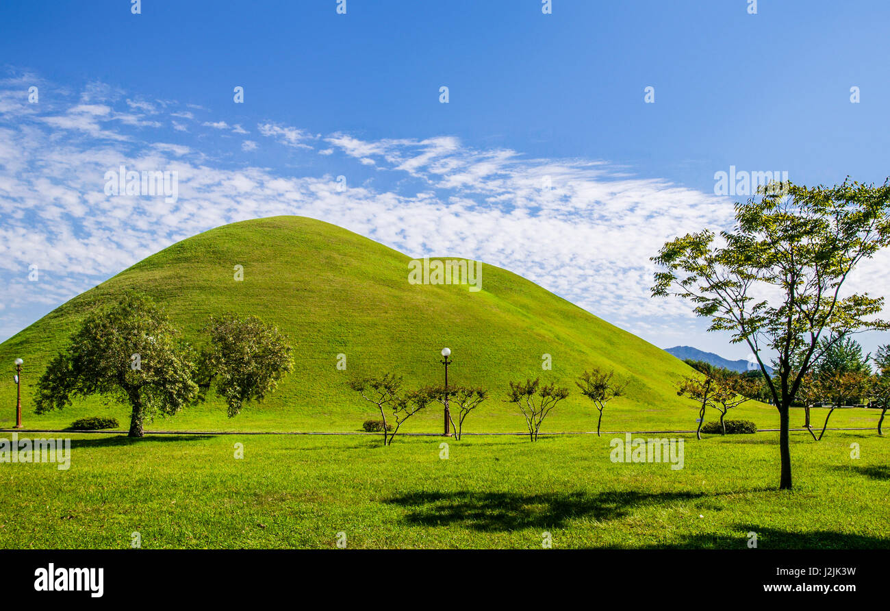 Corea del Sud, Nord provincia Gyeogsang, Gyeongju, Daereungwon tomba complessa, grandi antiche tombe dei re e dei nobili del regno Silla Foto Stock