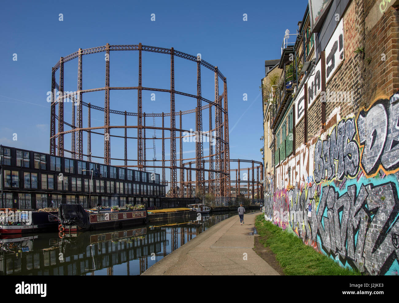 Opere di gas in corrispondenza del lato di Regents Canal, prua in Greater London Foto Stock
