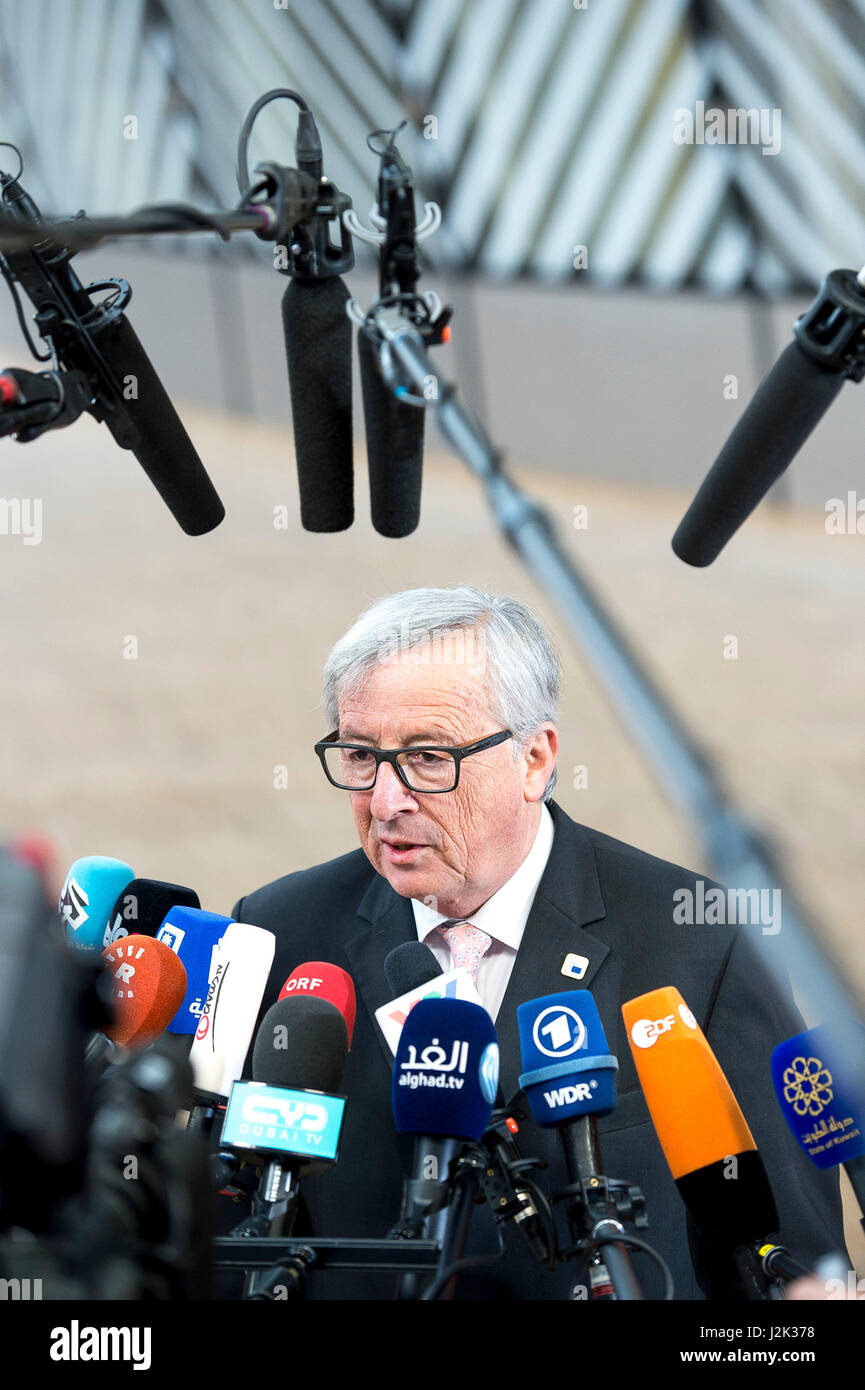 Jean Claude Juncker, il presidente della Commissione europea arriva prima del Vertice europeo sull'arte. 50, Brexit a livello europeo la sede del Consiglio a Bruxelles, in Belgio il 29.04.2017 da Wiktor Dabkowski | Utilizzo di tutto il mondo Foto Stock