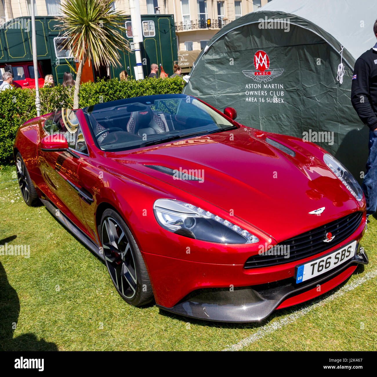 Eastbourne, Sussex, Regno Unito. Il 29 aprile, 2017. Automobile club di membri da 40 organizzazioni schermo quasi 600 vintage e classic veicoli a Eastbourne magnifico motori credito Evento: Alan Fraser/Alamy Live News Foto Stock