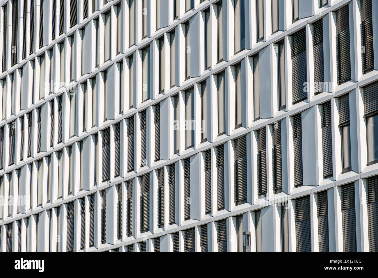 Moderno e bianco edificio ufficio modello Facade Foto Stock