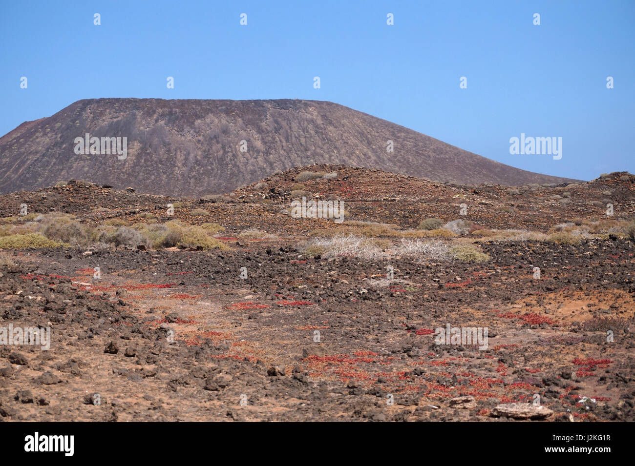 Il vulcano chiamato Montaña La Caldera (Calderone Montagna) su Isla de Lobos, Fuerteventura, Spagna Foto Stock