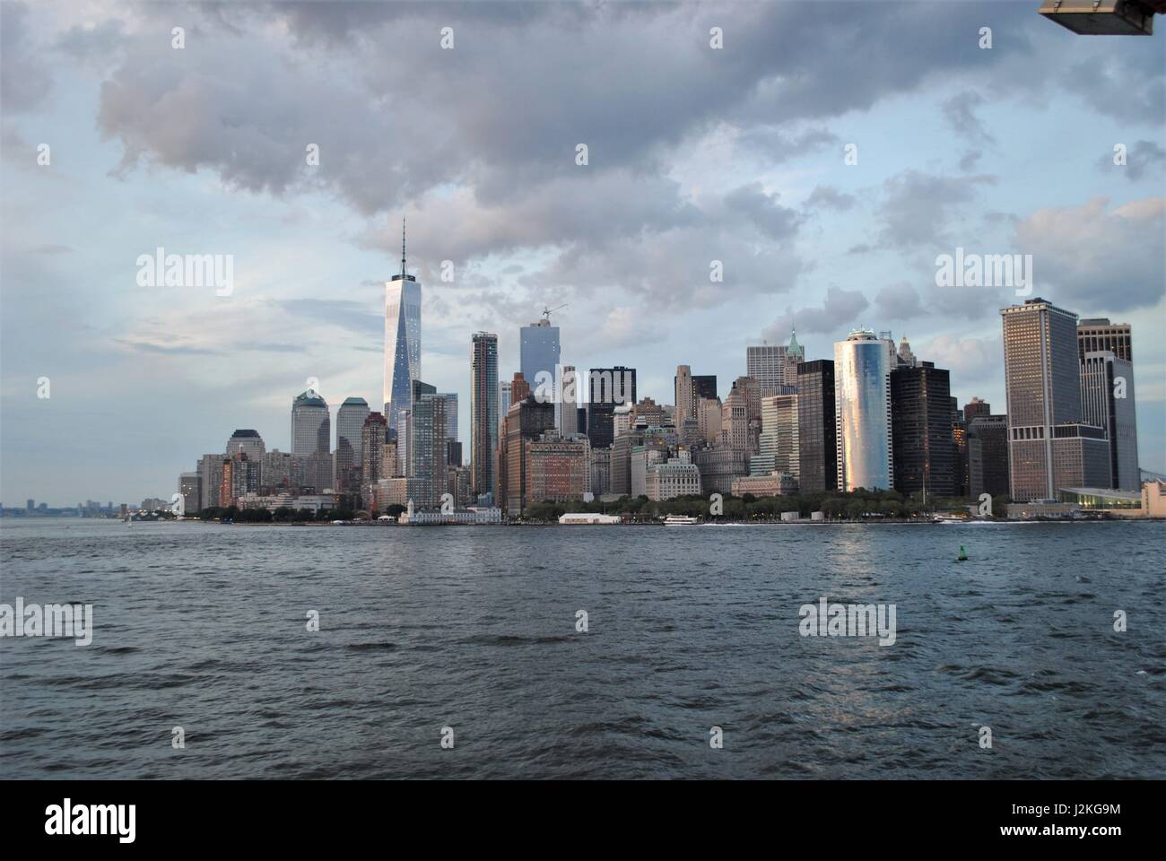 Downtown vista dall'alloggiamento superiore, New York lungomare, negli Stati Uniti Foto Stock