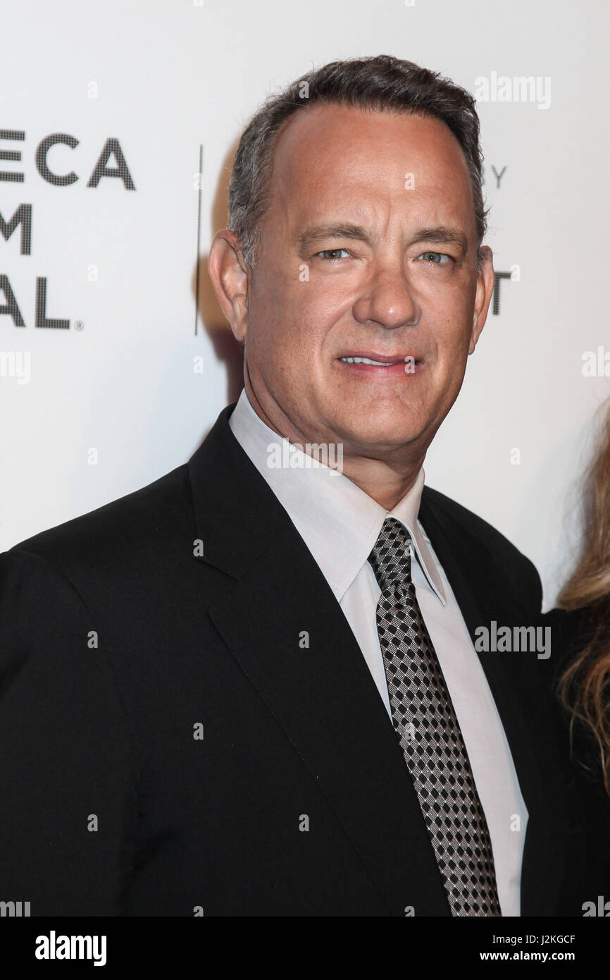 NEW YORK, NY - 26 aprile: Rita Wilson e Tom Hanks partecipare a "cerchio" premiere durante il 2017 Tribeca Film Festival a BMCC Tribeca PAC sul 26 aprile Foto Stock