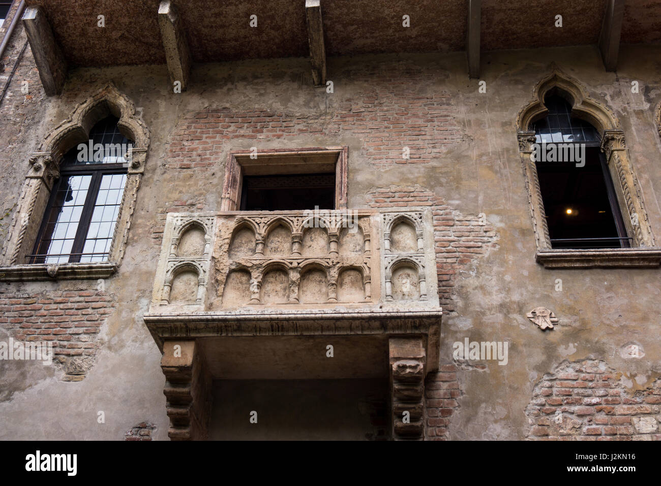 Dove Si Trova Il Balcone Di Giulietta E Romeo Il famoso balcone di Giulietta e Romeo a Verona, Italia. Il balcone di