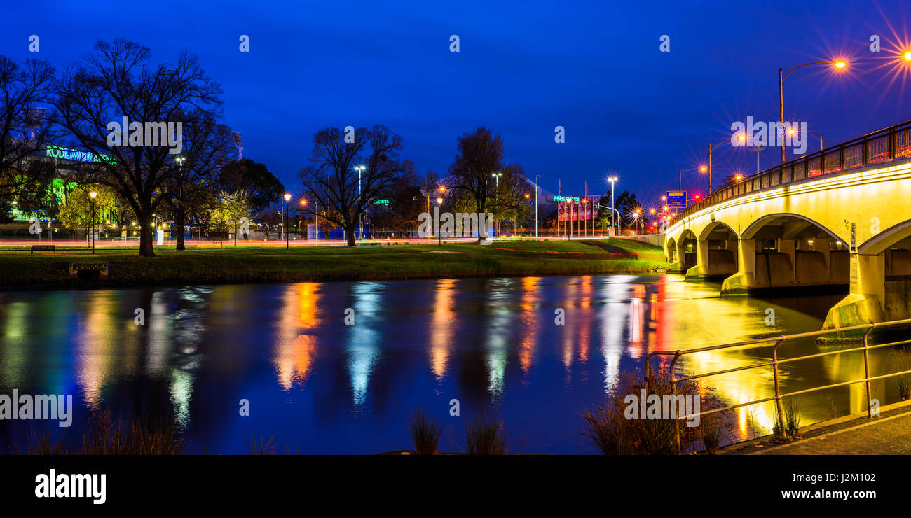 La Rod Laver Arena attraverso il fiume Yarra a Melbourne, Victoria, Australia Foto Stock
