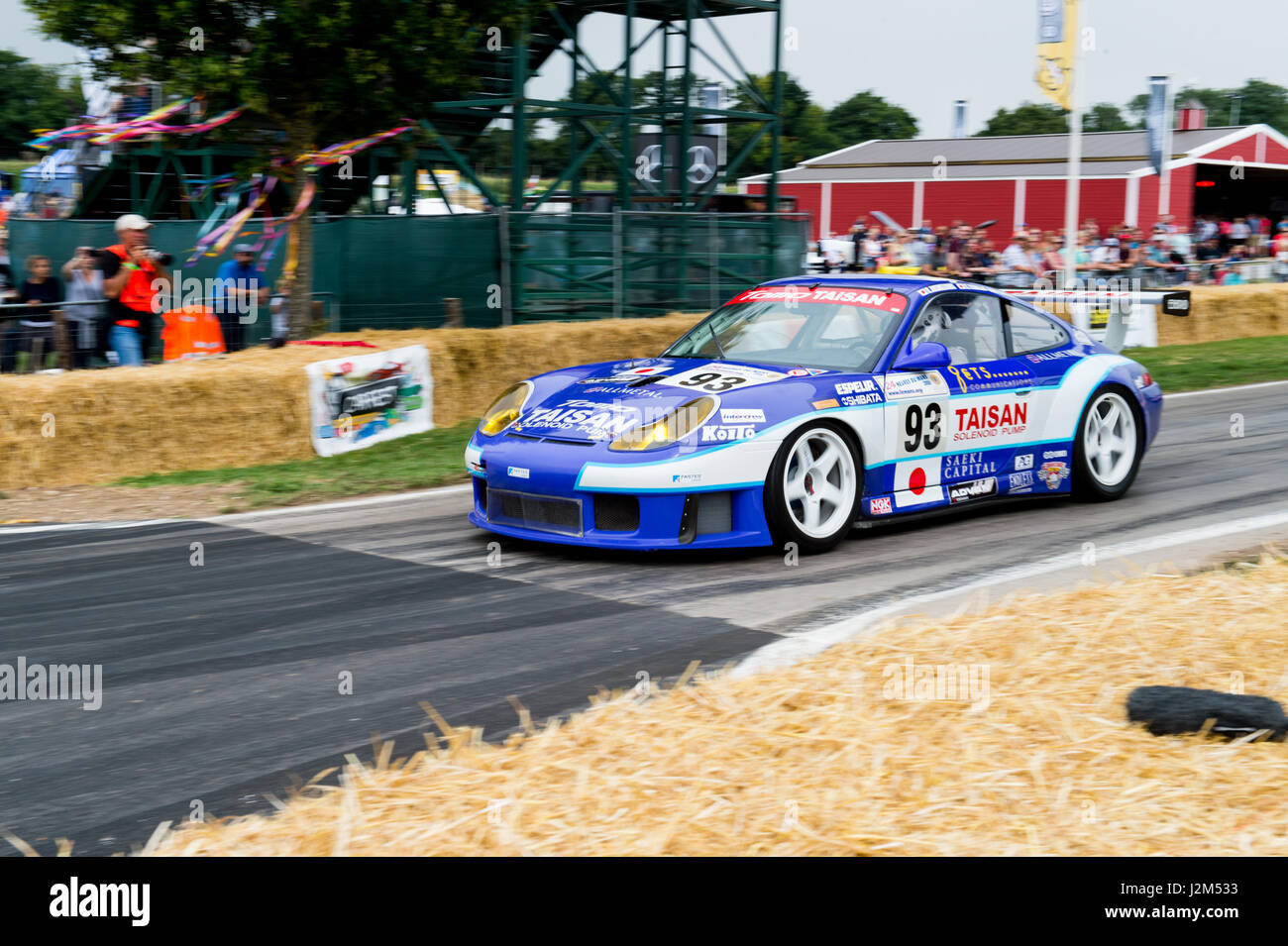 Lyndhurst Park Farm, Overton, Basingstoke, Hampshire, Regno Unito. Il 27 agosto 2016. Sulla hill climb via a Radio 2 show breakfast DJ Chris Evans' auto Sud Fest 2016 - Car, cibo, Famiglia e Festival di musica per bambini della BBC nel bisogno. © sarà Bailey / Alamy Foto Stock