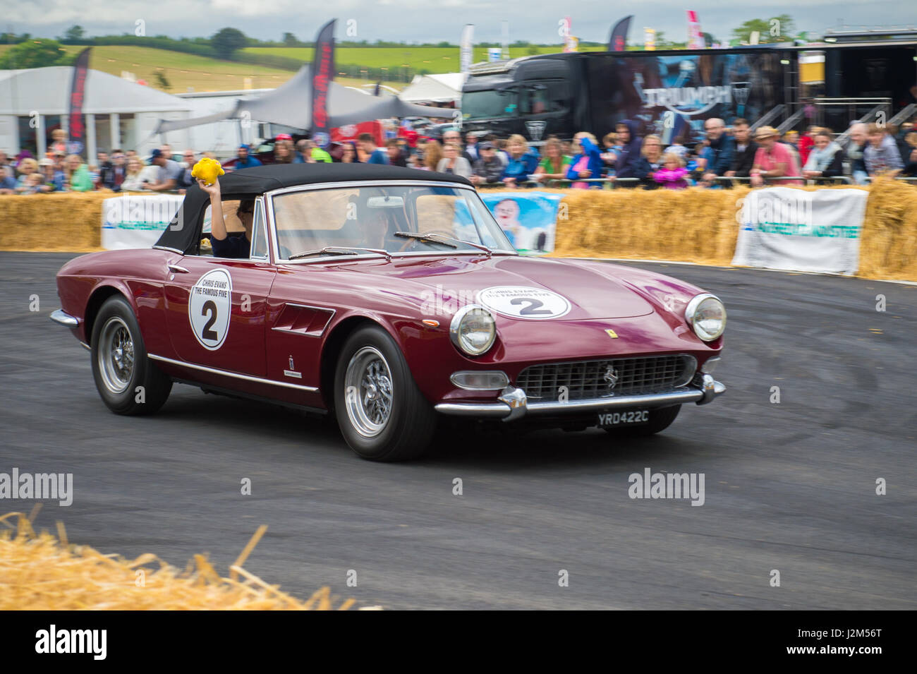 Lyndhurst Park Farm, Overton, Basingstoke, Hampshire, Regno Unito. Il 28 agosto 2016. I famosi cinque Ferrari sulla hill climb via a Radio 2 show breakfast DJ Chris Evans' auto Sud Fest 2016 - Car, cibo, Famiglia e Festival di musica per bambini della BBC nel bisogno. © sarà Bailey / Alamy Foto Stock