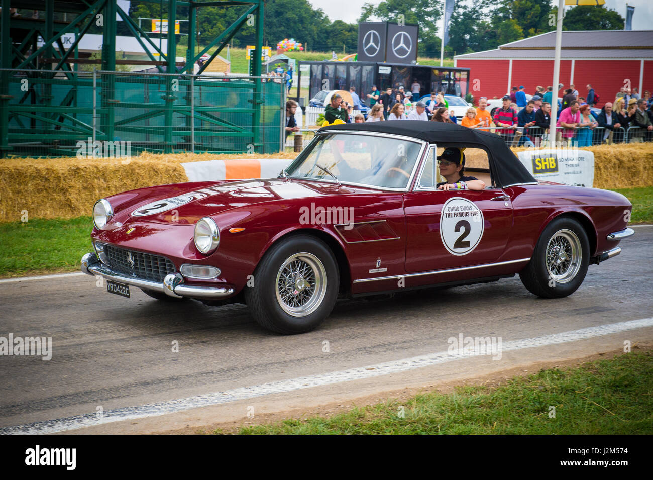 Lyndhurst Park Farm, Overton, Basingstoke, Hampshire, Regno Unito. Il 28 agosto 2016. I famosi cinque Ferrari sulla hill climb via a Radio 2 show breakfast DJ Chris Evans' auto Sud Fest 2016 - Car, cibo, Famiglia e Festival di musica per bambini della BBC nel bisogno. © sarà Bailey / Alamy Foto Stock