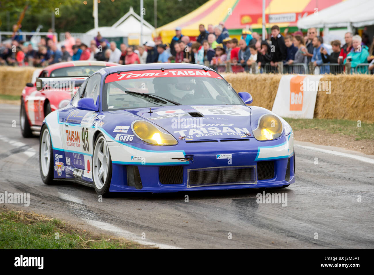 Lyndhurst Park Farm, Overton, Basingstoke, Hampshire, Regno Unito. Il 28 agosto 2016. Sulla hill climb via a Radio 2 show breakfast DJ Chris Evans' auto Sud Fest 2016 - Car, cibo, Famiglia e Festival di musica per bambini della BBC nel bisogno. © sarà Bailey / Alamy Foto Stock