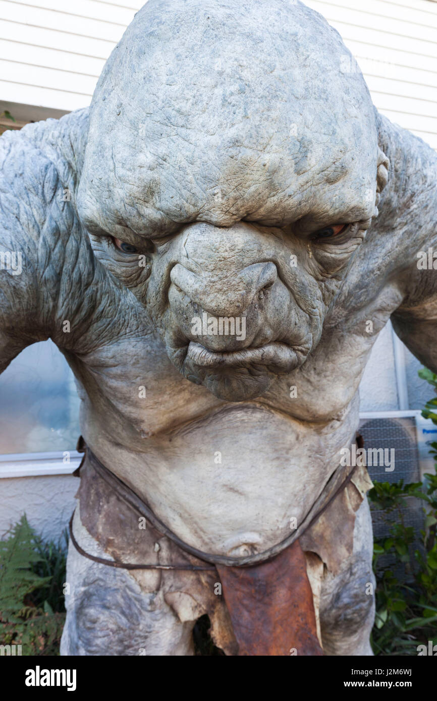 Nuova Zelanda, Isola del nord, Wellington, area di Miramar, Weta Grotta, famosa effetti speciali cinematografici company, cave troll statua Foto Stock