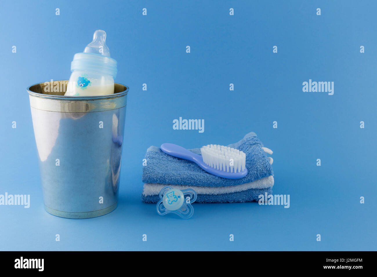 Baby boy lussuosa collezione di elementi isolati su fondo azzurro Foto Stock