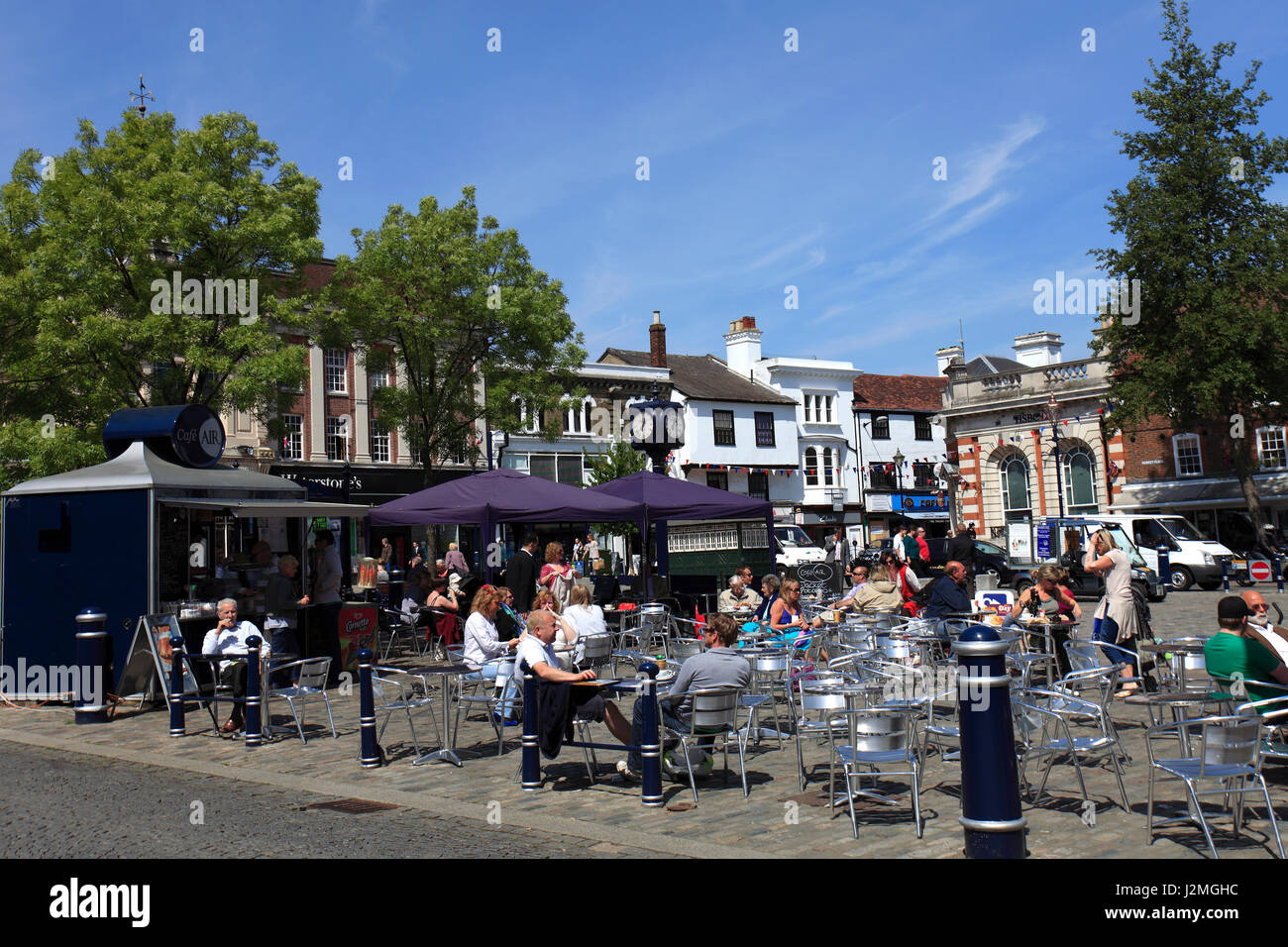 Persone nel centro della città di Hitchin Hertfordshire County, England, Regno Unito Foto Stock