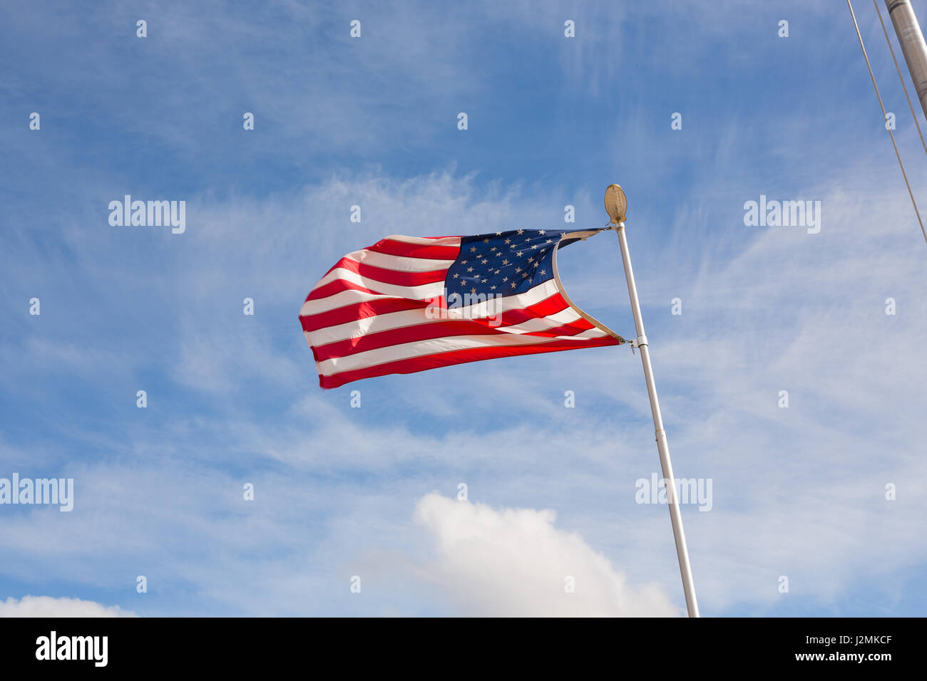 Bandiera americana che soffia in Breeze Foto Stock