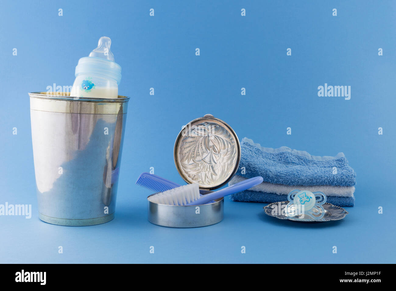 Baby boy lussuosa collezione di elementi isolati su fondo azzurro Foto Stock