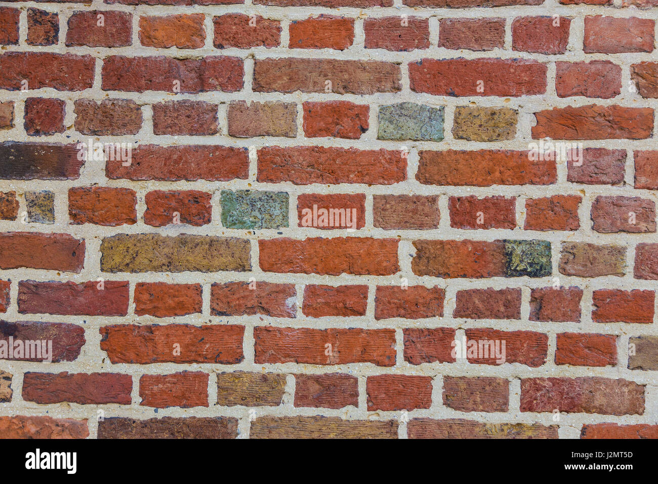 Il vecchio muro di mattoni con multi-colore di mattoni, buona per lo sfondo Foto Stock