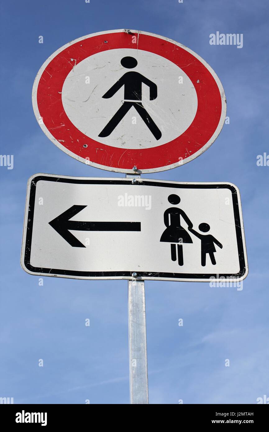 Il tedesco cartello stradale: no pedoni Foto Stock