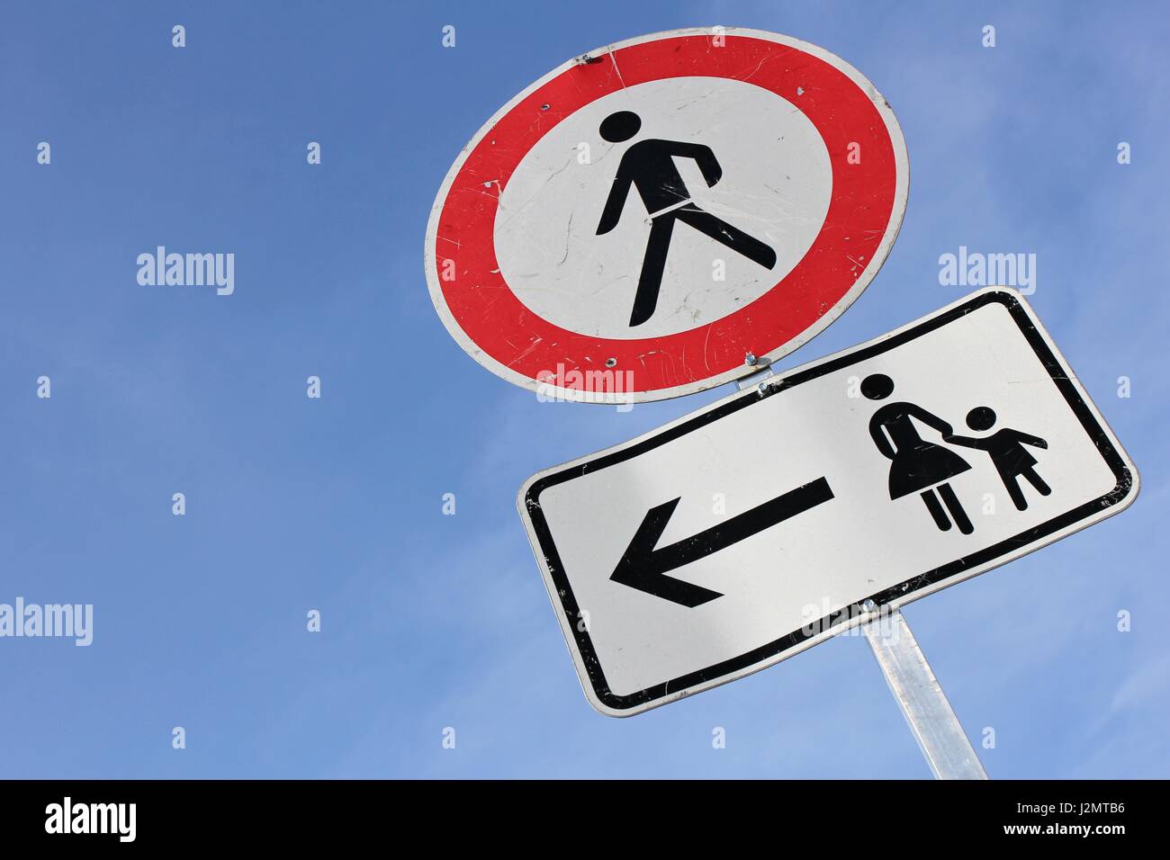 Il tedesco cartello stradale: no pedoni Foto Stock