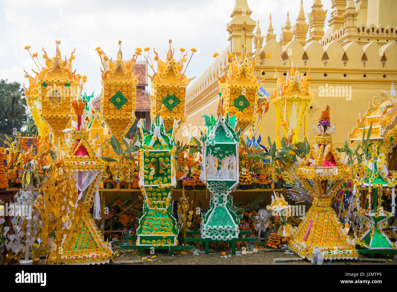 Persone in occasione di una cerimonia che si terrà presso il Pha That Luang Festival nella città di Vientiane in Laos in southeastasia. Foto Stock
