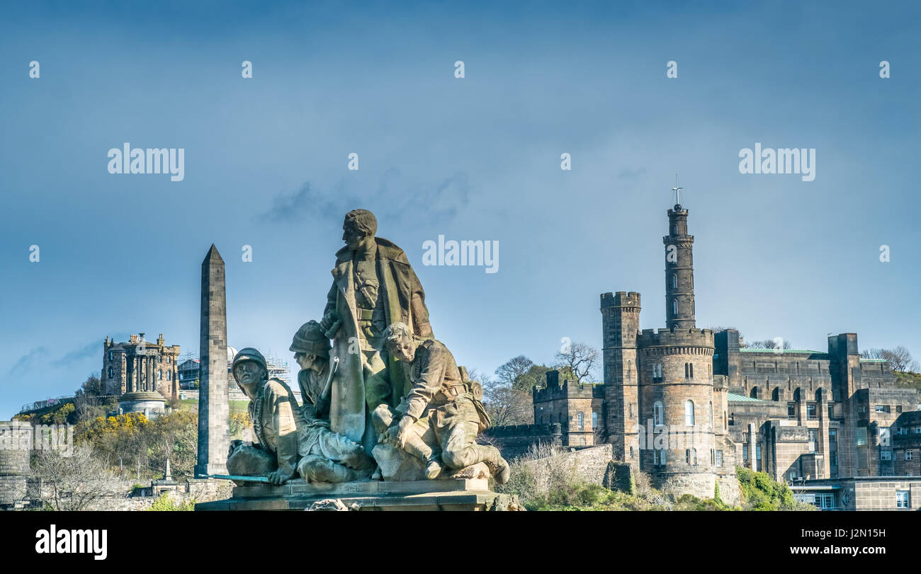 Lo skyline di Edimburgo, capitale della Scozia e la seconda città più popolosa. Foto Stock
