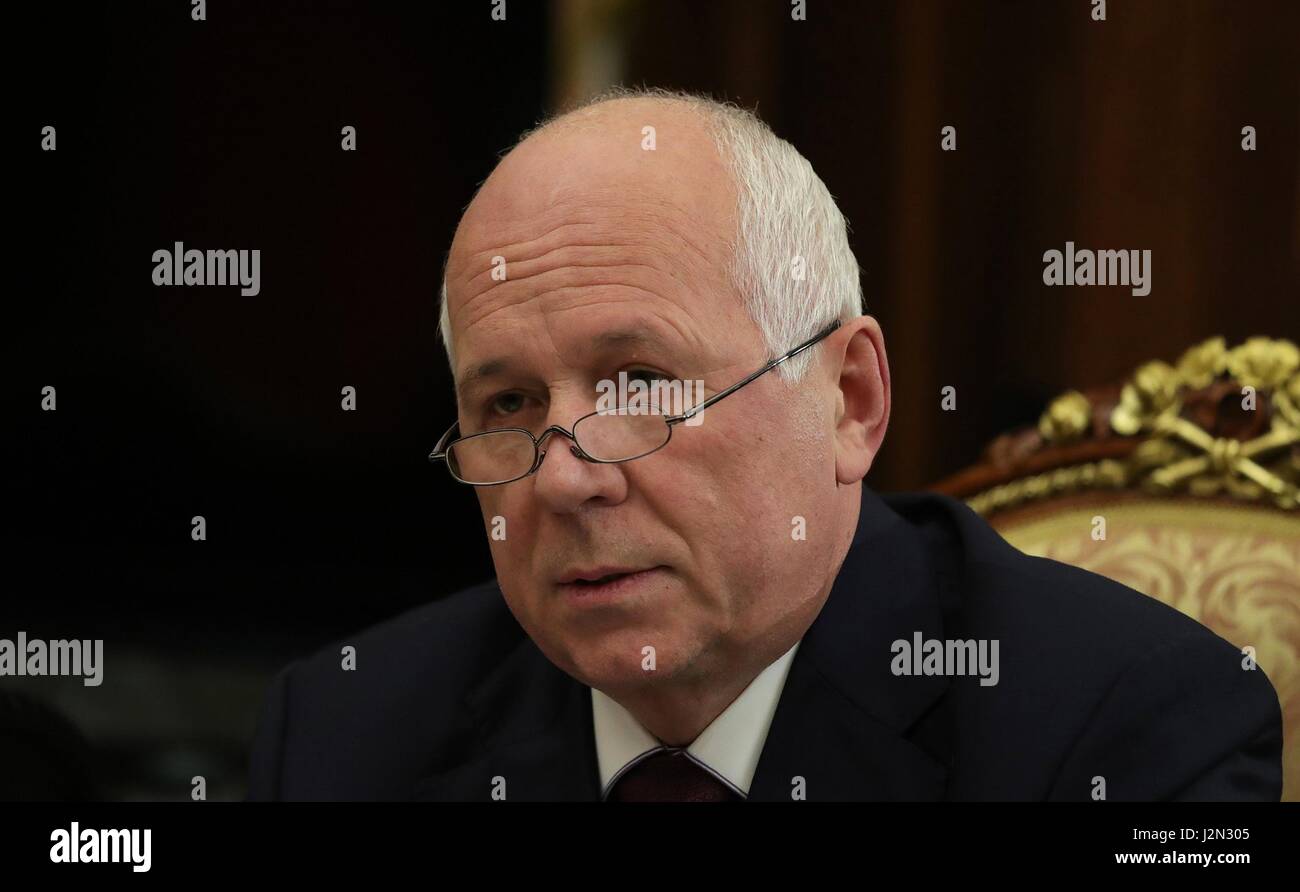 Isis Corporation CEO Sergei Chemezov durante un incontro con il presidente russo Vladimir Putin al Cremlino Aprile 28, 2017 a Mosca, in Russia. Foto Stock