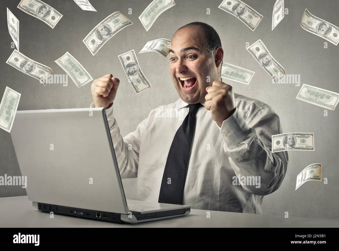Happy businessman con dollar doccia Foto Stock