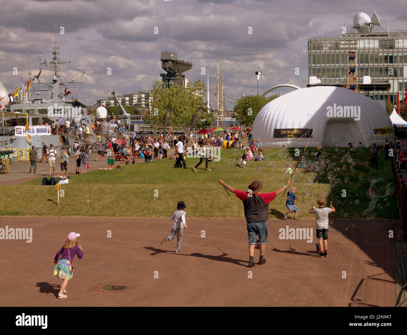 BBC Scotland Pacific Quay durante il Glasgow Giochi del Commonwealth celebrazioni Foto Stock