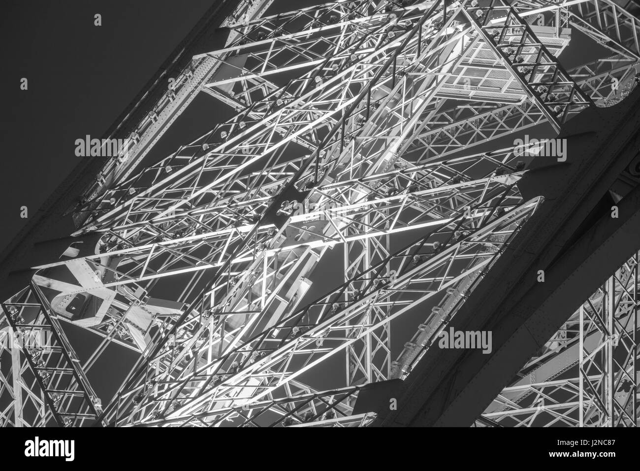 Vista notturna della Torre Eiffel, Parigi, Francia Foto Stock