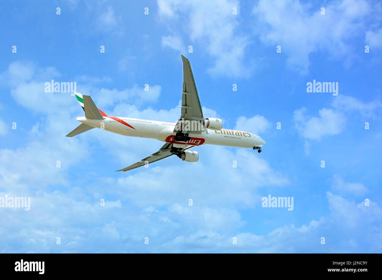 PHUKET, Thailandia-Aprile 27, 2017: Emirates Airlines partono dall'Aeroporto Internazionale di Phuket, Tailandia. Foto Stock