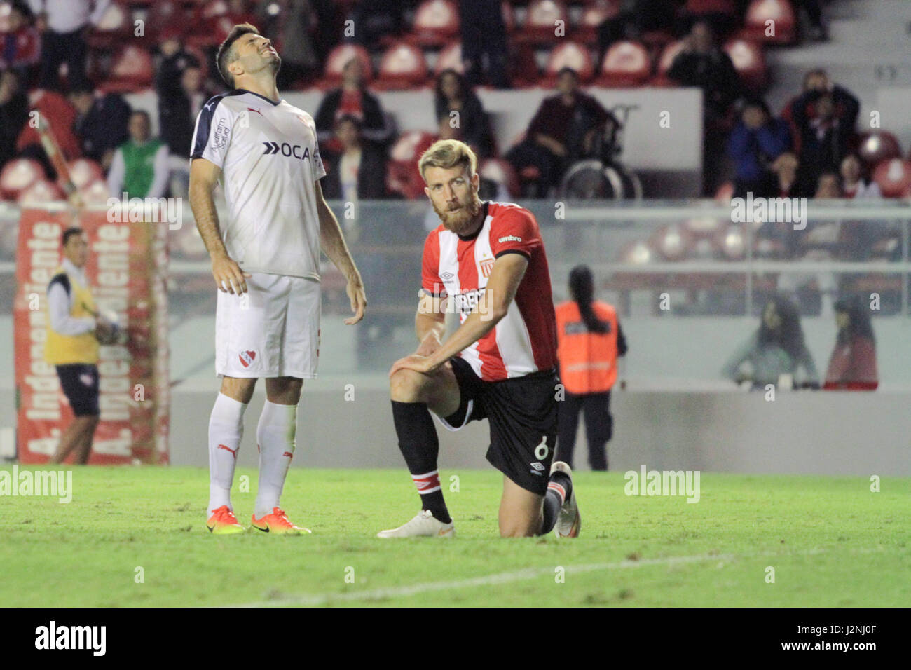 BUENOS AIRES, 28.04.2017: Emanuel Gigliotti da Independiente durante il match con Estudiantes De La Plata per il round 22 del calcio argentino campionato a Estadio Libertadores de América. (Foto: Néstor J. Beremblum / Alamy News) Foto Stock