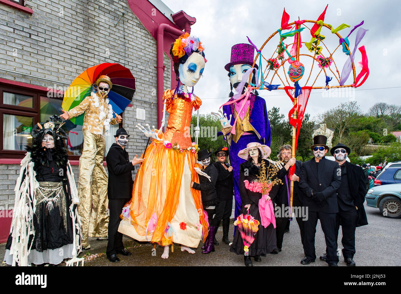 Ballydehob, West Cork, Irlanda. Il 29 aprile, 2017. Alcuni del cast principale di Ballydehob Jazz funerale sono illustrati prima di prendere parte al funerale come parte dell'annuale Ballydehob Jazz Festival. Il festival si svolge fino a lunedì festivo il 1 maggio. ©Andy Gibson/Alamy Live News. Foto Stock