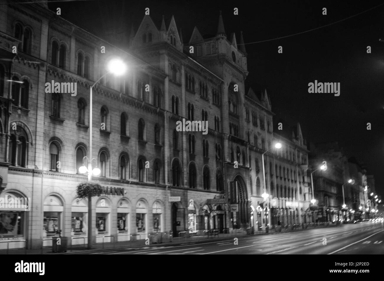 Architettura di Budapest catturata dalla notte nel Palazzo District Foto Stock