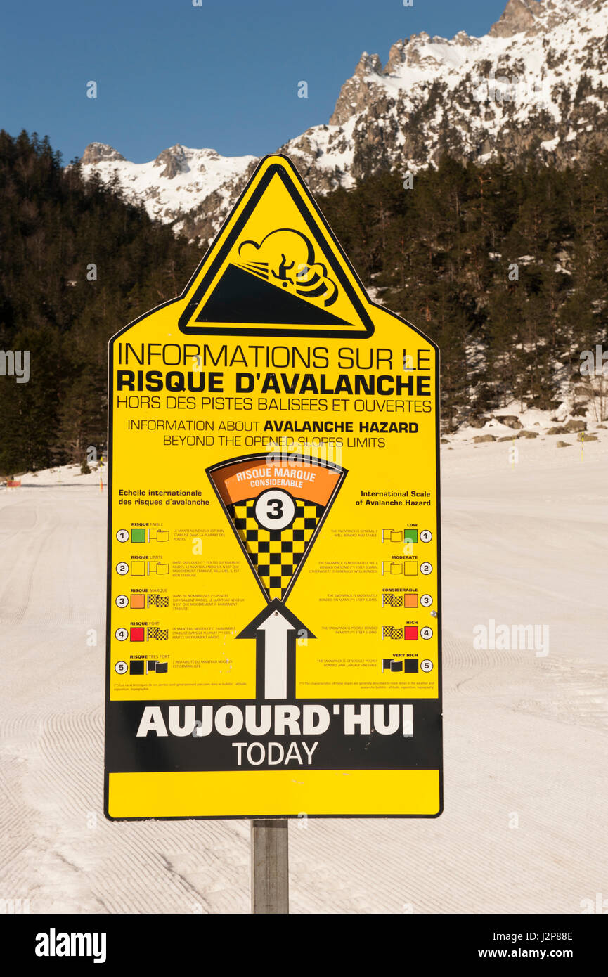 Allarme valanga segno a Pont d'Espagne, Cauterets, Pirenei, Francia Foto Stock