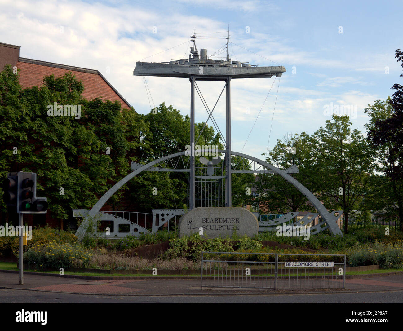 The Beardmore scultura è situato in corrispondenza della giunzione di Beardmore Street e Dumbarton Road.Il dreadnought 'Ramillies' Foto Stock