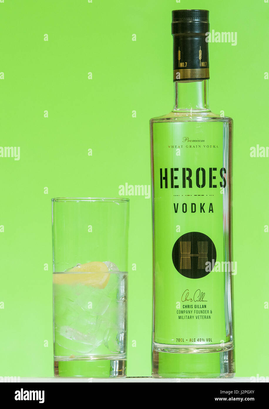 Heroes Drinks Company, un'impresa sociale che produce spirito, festeggia la sua ultima vittoria dopo aver ottenuto Foto Stock